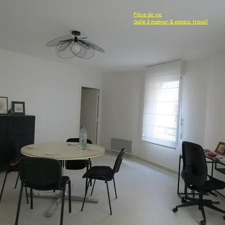 Saint-maurille Coeur D'angers Et Parking