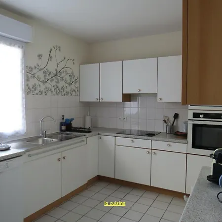 Saint-maurille Coeur D'angers Et Parking